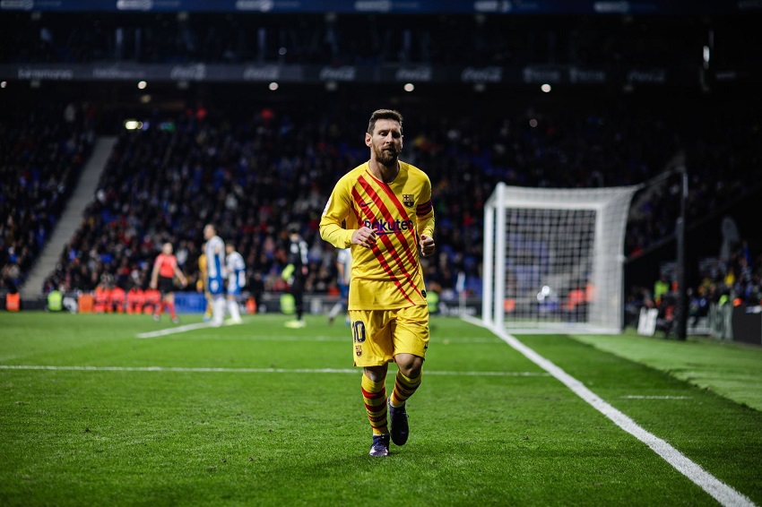 CĐV Ronaldo lại có dịp “troll” Messi sau hat-trick đầu tiên tại Serie A CĐV Ronaldo lại có dịp “troll” Messi sau hat-trick đầu tiên tại Serie A