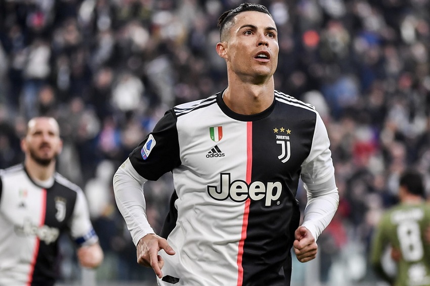 CĐV Ronaldo lại có dịp “troll” Messi sau hat-trick đầu tiên tại Serie A CĐV Ronaldo lại có dịp “troll” Messi sau hat-trick đầu tiên tại Serie A
