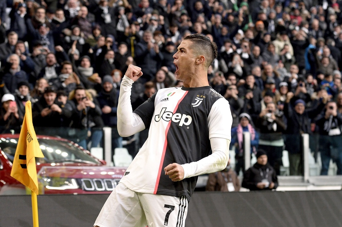 CĐV Ronaldo lại có dịp “troll” Messi sau hat-trick đầu tiên tại Serie A