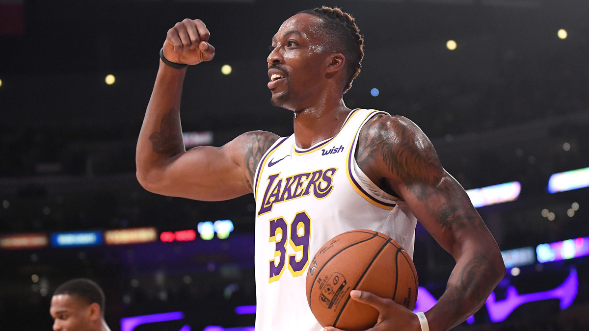 Hồi sinh mạnh mẽ, Dwight Howard được LA Lakers tưởng thưởng