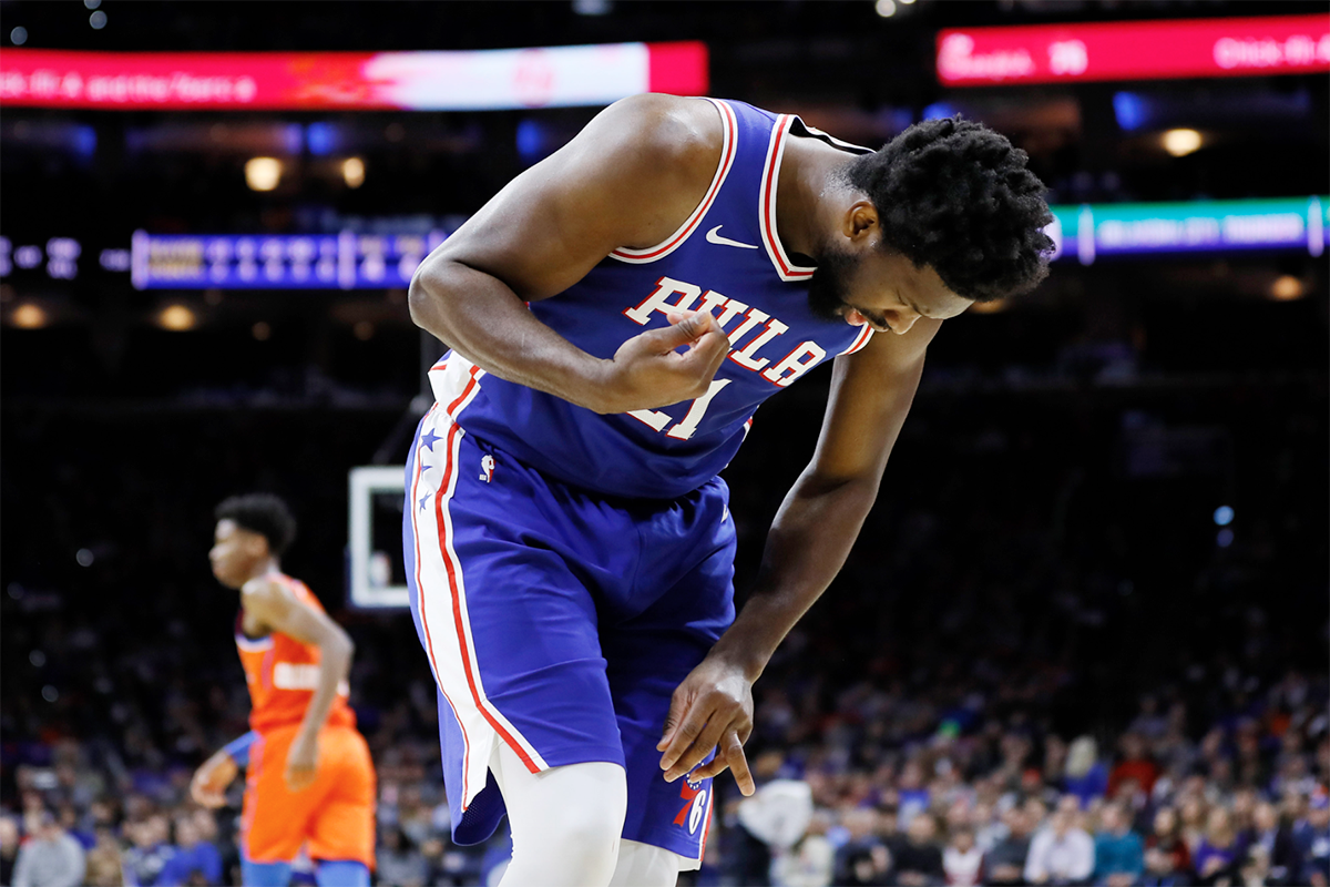 Ngón tay Joel Embiid có thể biến dạng, nhưng quyết tâm chiến thắng thì không