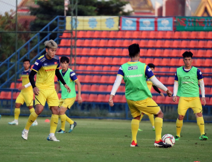 U23 Việt Nam tham quan mặt sân thi đấu trận mở màn gặp U23 UAE