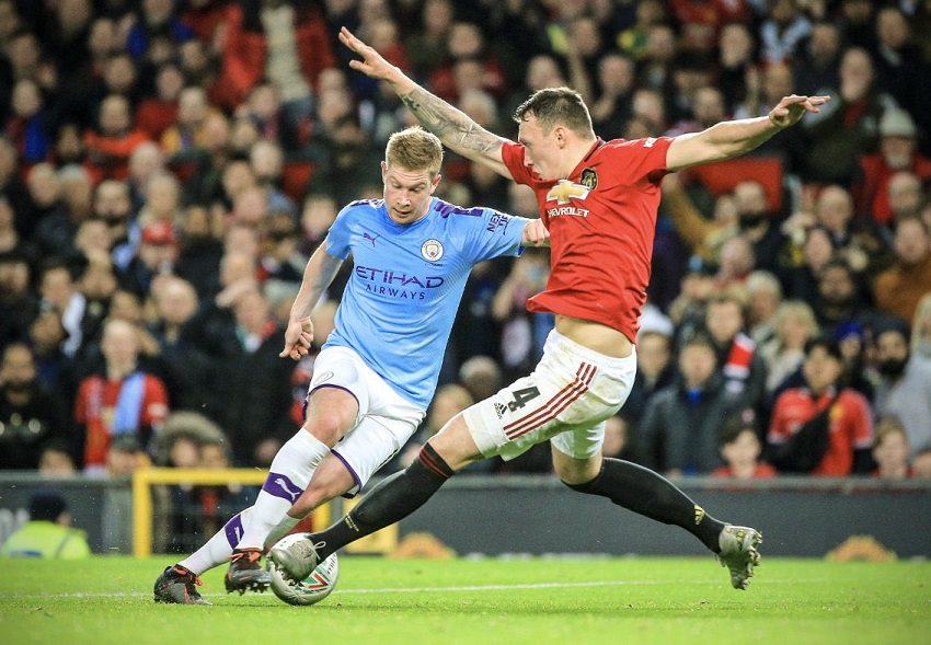 Hậu vệ MU hứng cơn thịnh nộ sau khi bị De Bruyne “hành hạ” Hậu vệ MU hứng cơn thịnh nộ sau khi bị De Bruyne “hành hạ”