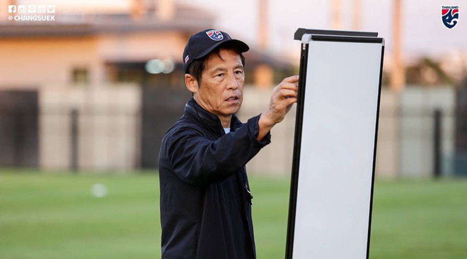 HLV Nishino lên dây cót tinh thần cho U23 Thái Lan trước trận gặp U23 Bahrain