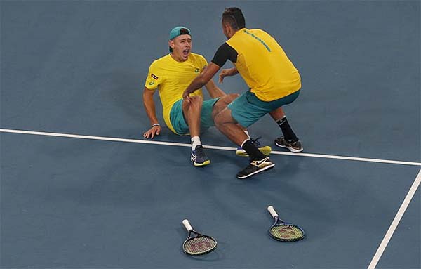 Giải quần vợt ATP Cup 2020: Thoát hiểm ngoạn mục, Úc cùng Nga vào bán kết