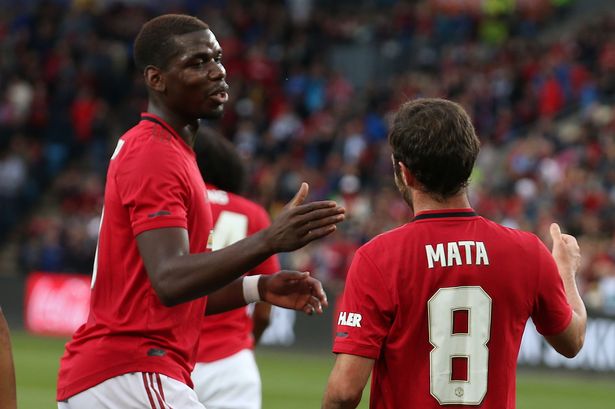 CĐV MU đề nghị bán 8 cầu thủ sau khi thua Man City CĐV MU đề nghị bán 8 cầu thủ sau khi thua Man City