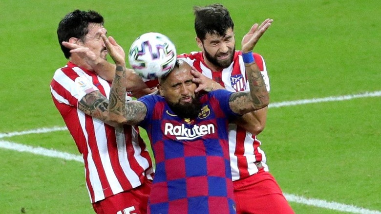 VAR tước bỏ 2 bàn thắng của Barca trong 13 phút gây tranh cãi