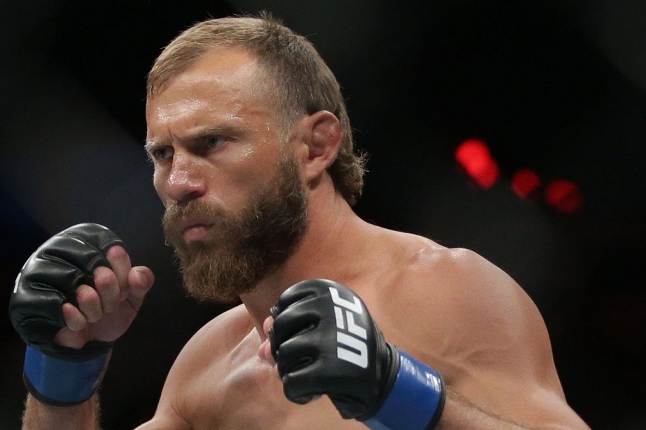 Cerrone cảnh báo Conor: "Đừng nói về con của tôi hay bà tôi"
