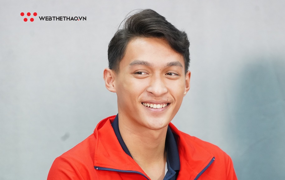 Hot-boy Trần Nhật Hoàng bẽn lẽn “giới thiệu” người yêu trong talkshow Cúp Chiến thắng 2019