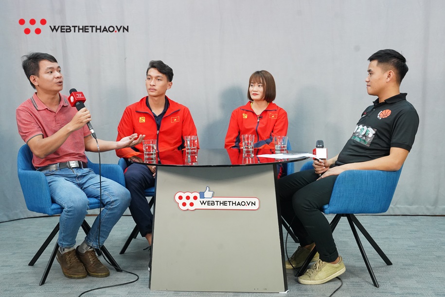 Hot-boy Trần Nhật Hoàng bẽn lẽn “giới thiệu” người yêu trong talkshow Cúp Chiến thắng 2019