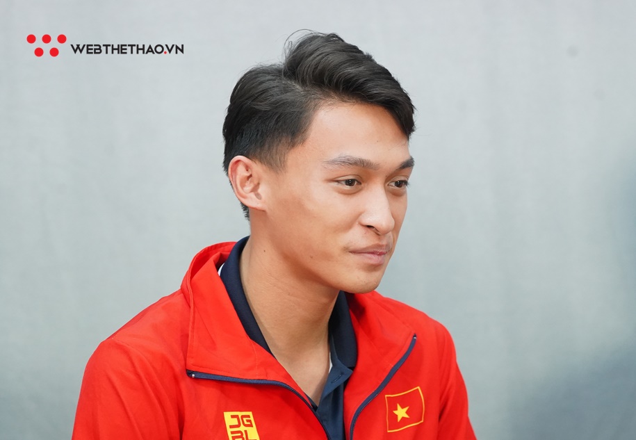 Hot-boy Trần Nhật Hoàng bẽn lẽn “giới thiệu” người yêu trong talkshow Cúp Chiến thắng 2019