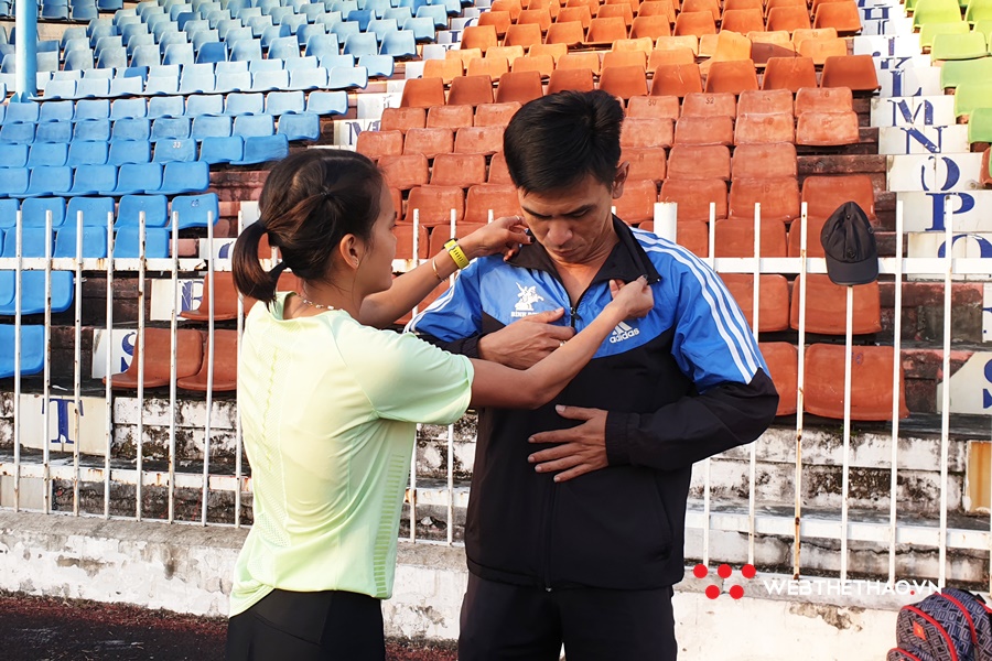 “Thầy ruột” tiết lộ chuyện chiêu mộ Hồng Lệ: “Con bé thấp, đậm người, đen giống gái Indo”