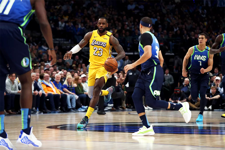 Davis vắng mặt, Kyle Kuzma đóng thế tuyệt vời trong ngày Lakers vượt qua Mavericks Davis vắng mặt, Kyle Kuzma đóng thế tuyệt vời trong ngày Lakers vượt qua Mavericks