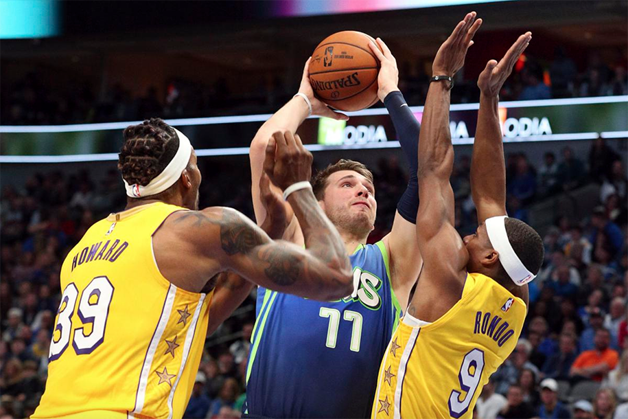 Davis vắng mặt, Kyle Kuzma đóng thế tuyệt vời trong ngày Lakers vượt qua Mavericks Davis vắng mặt, Kyle Kuzma đóng thế tuyệt vời trong ngày Lakers vượt qua Mavericks