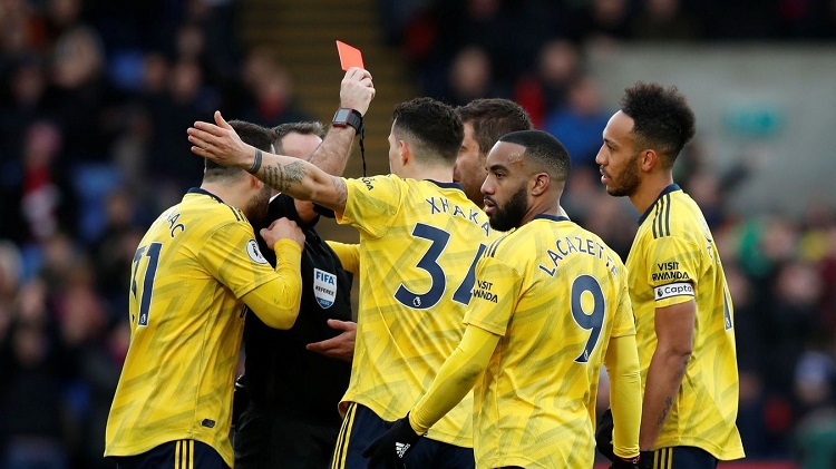 Aubameyang từ người hùng hóa tội đồ khiến Arsenal tuột chiến thắng
