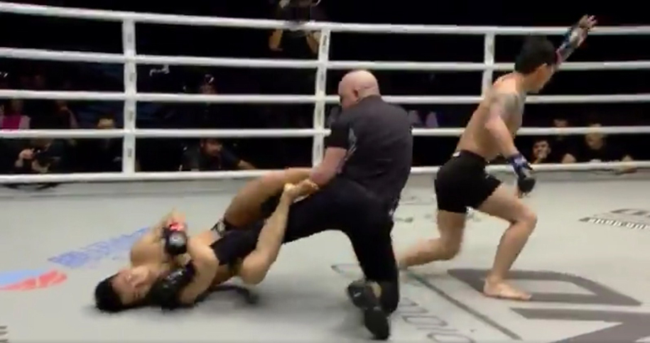 Võ sĩ “bẻ chân” trọng tài sau khi bị hạ knockout ở ONE Championship