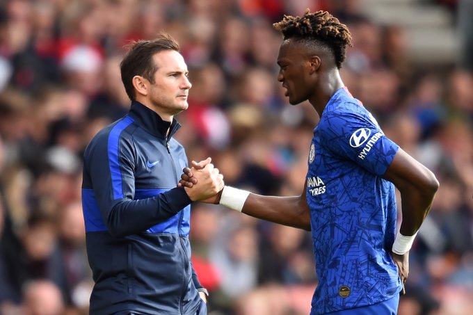 Chelsea hưởng lợi khi Abraham sánh ngang thành tích của Lampard