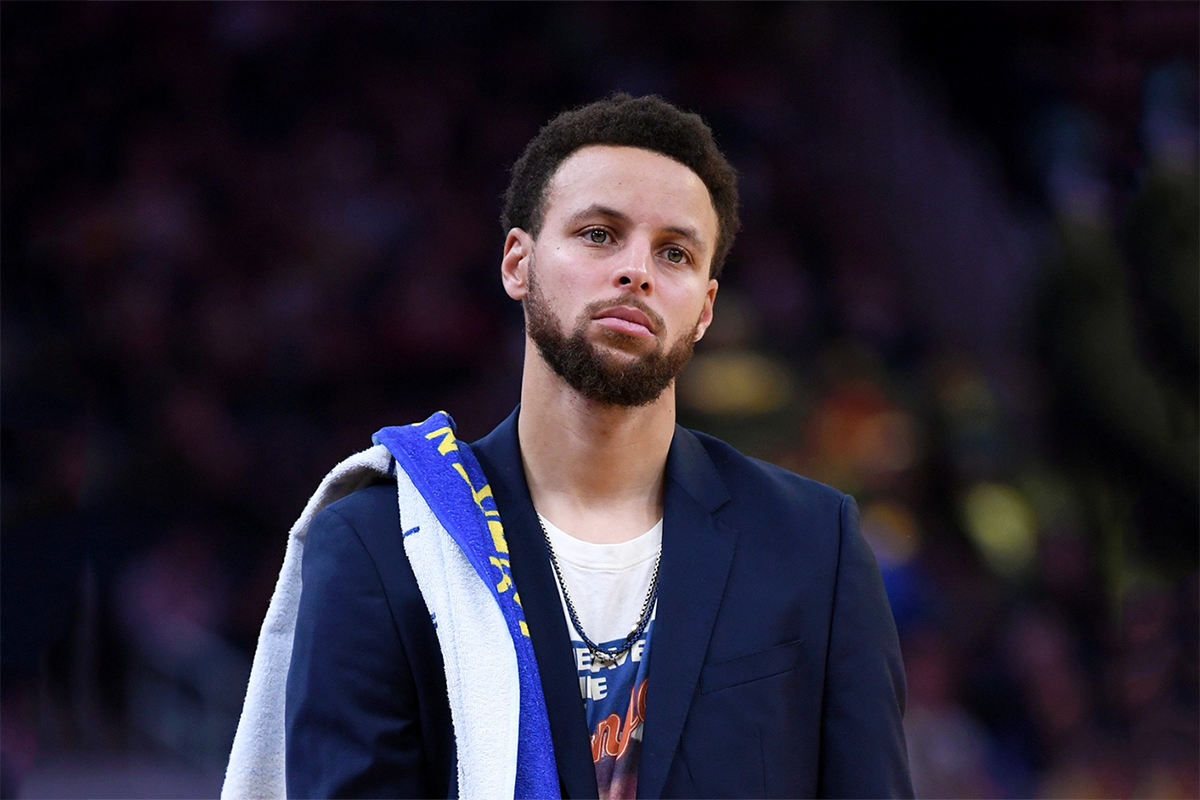 Dù ném 3 rất ổn trong lúc tập, Stephen Curry vẫn còn cách trận tái xuất rất xa