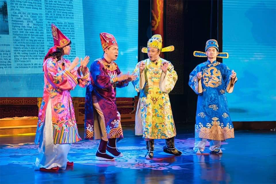 Team Flash cùng các nghệ sĩ Táo quân thực hiện Táo Liên Quân 2019 Team Flash cùng các nghệ sĩ Táo quân thực hiện Táo Liên Quân 2019