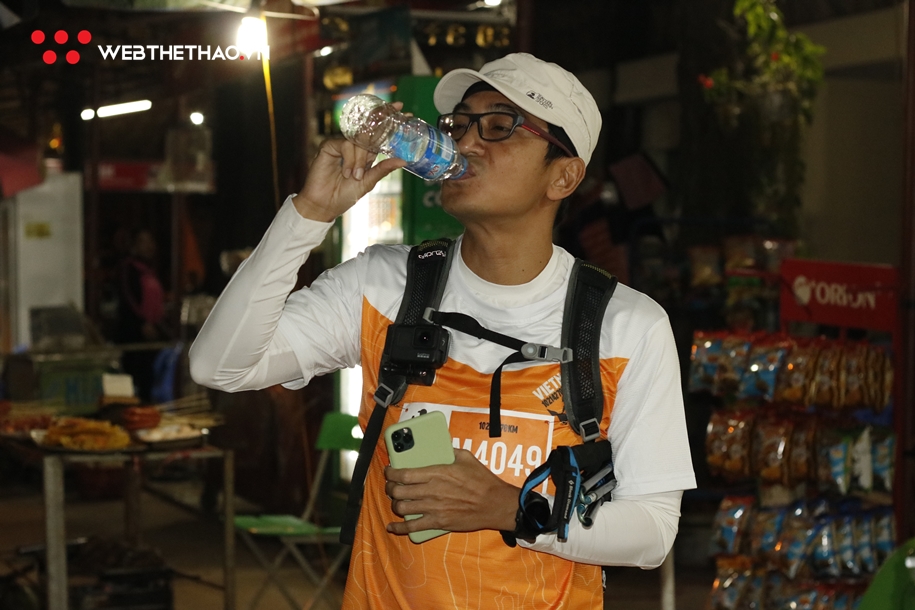 Các sắc thái nạp năng lượng của vận động viên Vietnam Trail Marathon 2020
