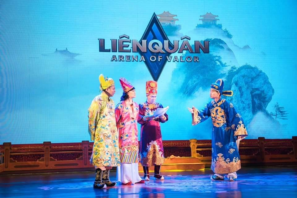 Team Flash cùng các nghệ sĩ Táo quân thực hiện Táo Liên Quân 2019