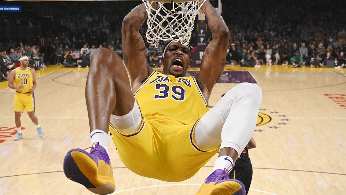 Dwight Howard với cú ném 3 "rung chuyển" STAPLES Center trong chiến thắng hủy diệt Cavs