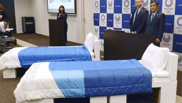 Giường ngủ ở Olympic và Paralympic Games 2020 làm từ bìa các-tông