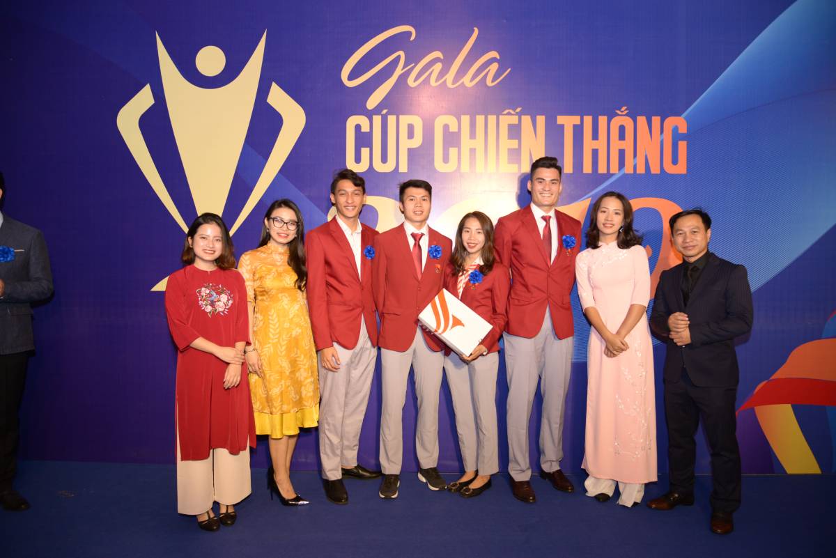 TRỰC TIẾP Gala trao giải Cúp Chiến thắng 2019: U22 Việt Nam giành chiến thắng ở hạng mục ĐT của năm TRỰC TIẾP Gala trao giải Cúp Chiến thắng 2019: U22 Việt Nam giành chiến thắng ở hạng mục ĐT của năm