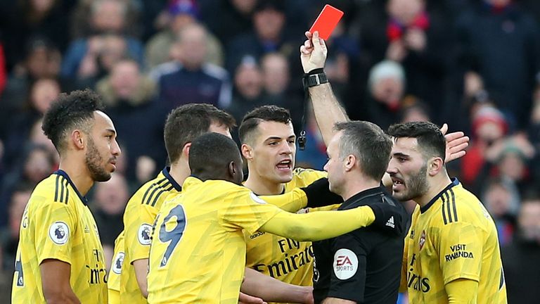 Arsenal mượn pha chơi xấu của sao Liverpool để xin giảm án cho Aubameyang