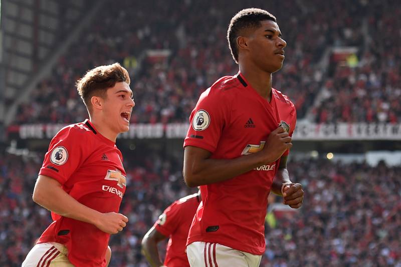 Rashford và Daniel James thảo luận về ai chạy nhanh nhất MU