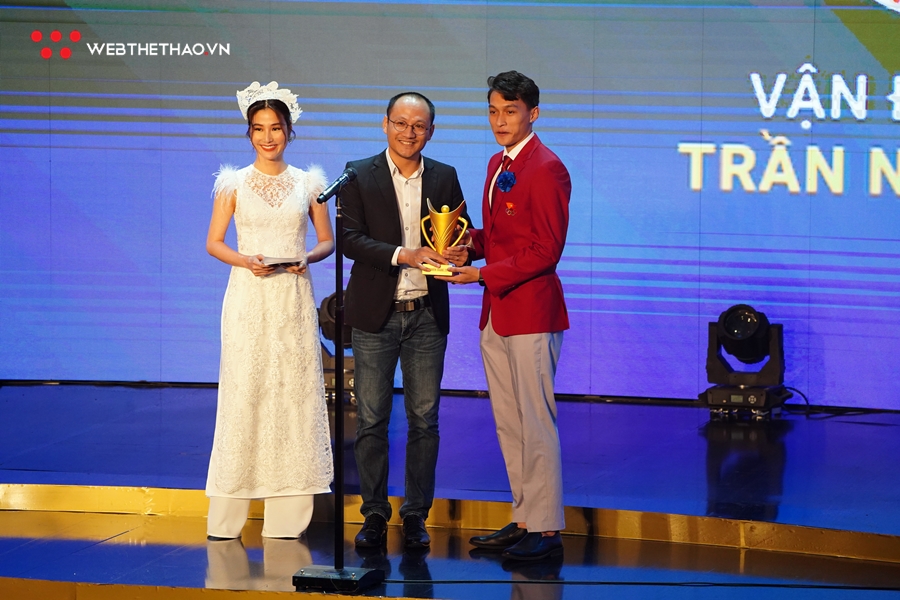 Nước mắt người phán xử, áo dài Ánh Viên và những khoảnh khắc đẹp Cúp Chiến thắng 2019