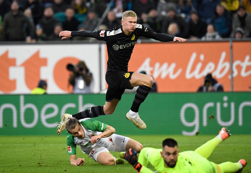 CĐV MU trút giận vào sếp chuyển nhượng sau khi Haaland lập hat-trick CĐV MU trút giận vào sếp chuyển nhượng sau khi Haaland lập hat-trick