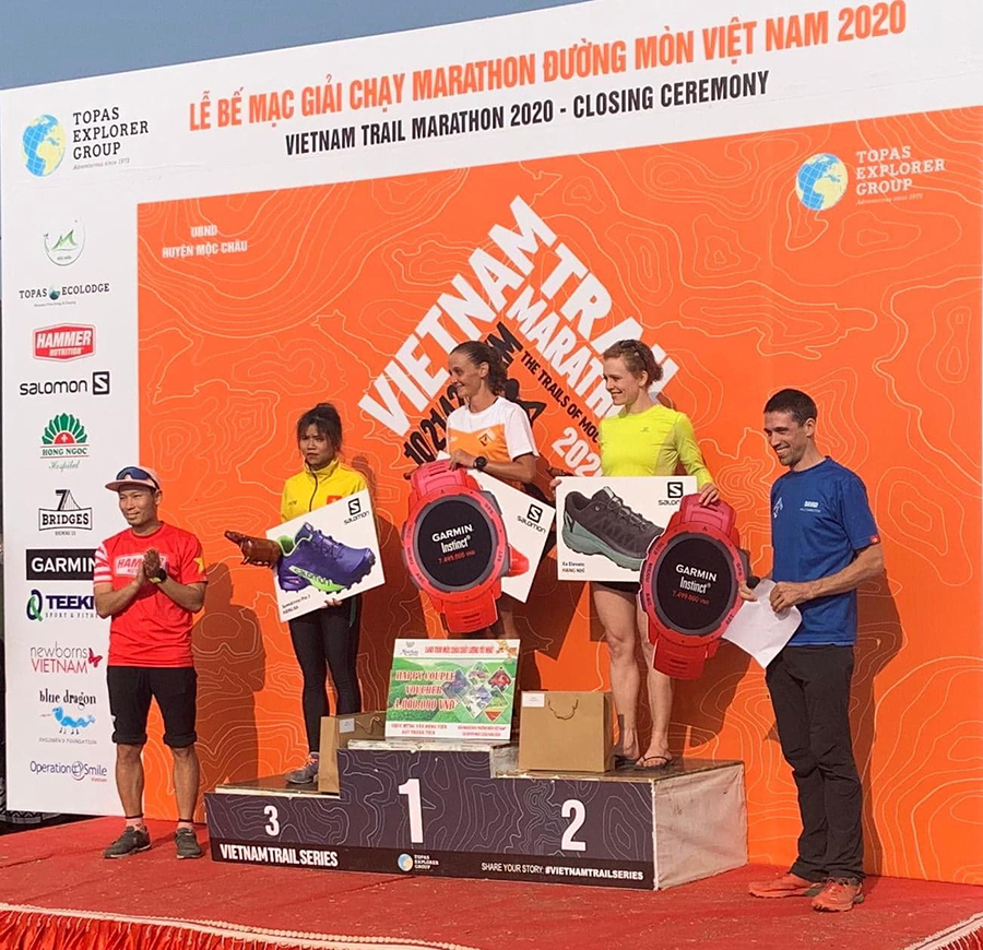 “Nữ hoàng kép” Vietnam Trail Marathon lên bục tại giải chạy siêu đường dài ở Hong Kong “Nữ hoàng kép” Vietnam Trail Marathon lên bục tại giải chạy siêu đường dài ở Hong Kong