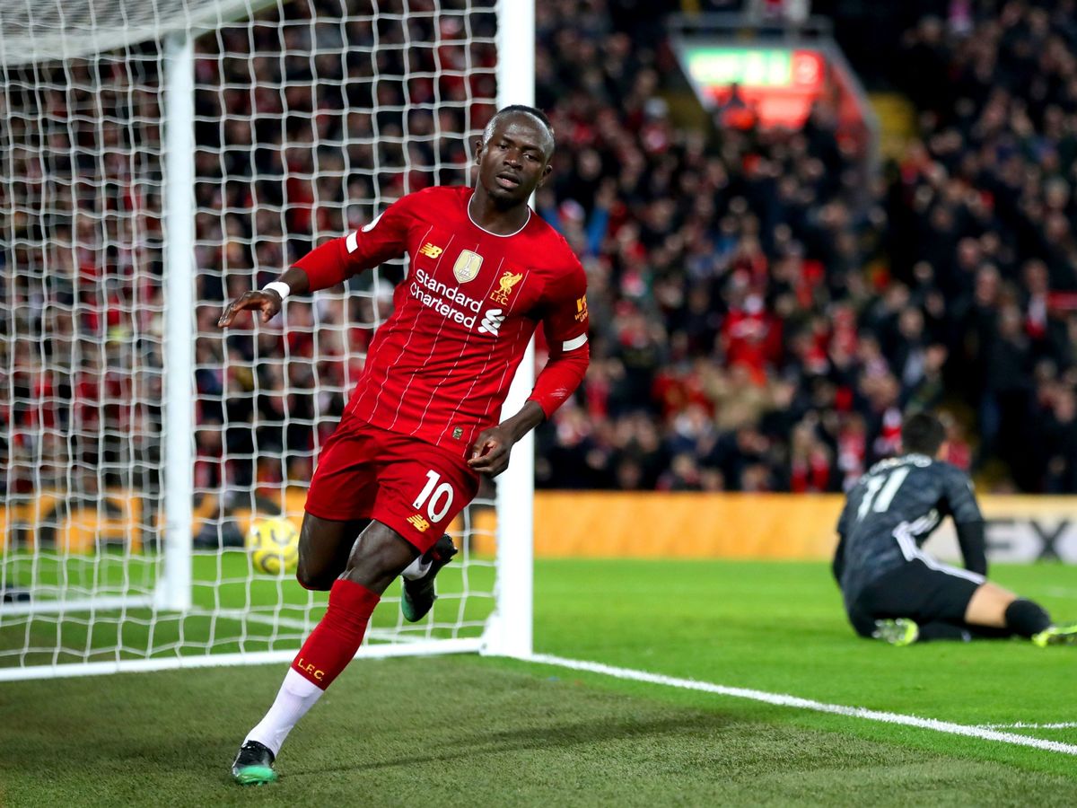 Liverpool đã trải qua bao nhiêu ngày không thua sân nhà ở Ngoại hạng Anh?