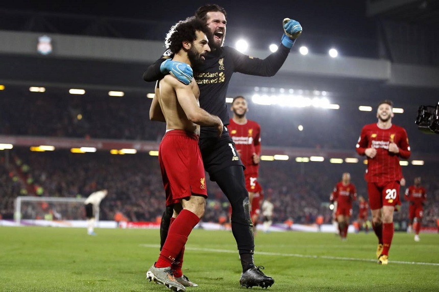 Alisson thực hiện pha kiến tạo kinh ngạc cho Liverpool và ăn mừng như Reina Alisson thực hiện pha kiến tạo kinh ngạc cho Liverpool và ăn mừng như Reina