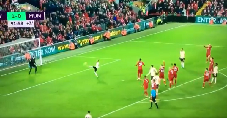 CĐV MU tố cáo cầu thủ Liverpool phạm luật trong cả 2 bàn thắng CĐV MU tố cáo cầu thủ Liverpool phạm luật trong cả 2 bàn thắng