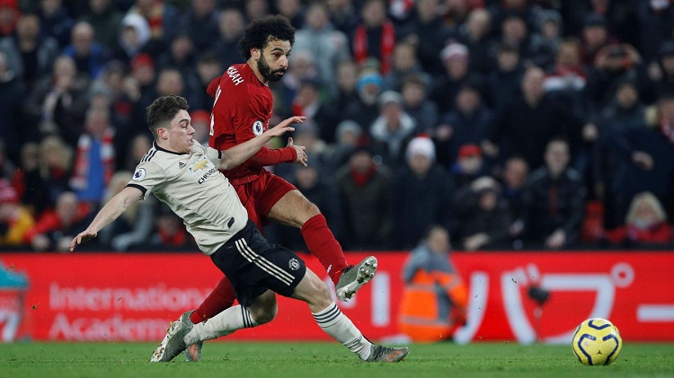 Alisson thực hiện pha kiến tạo kinh ngạc cho Liverpool và ăn mừng như Reina Alisson thực hiện pha kiến tạo kinh ngạc cho Liverpool và ăn mừng như Reina