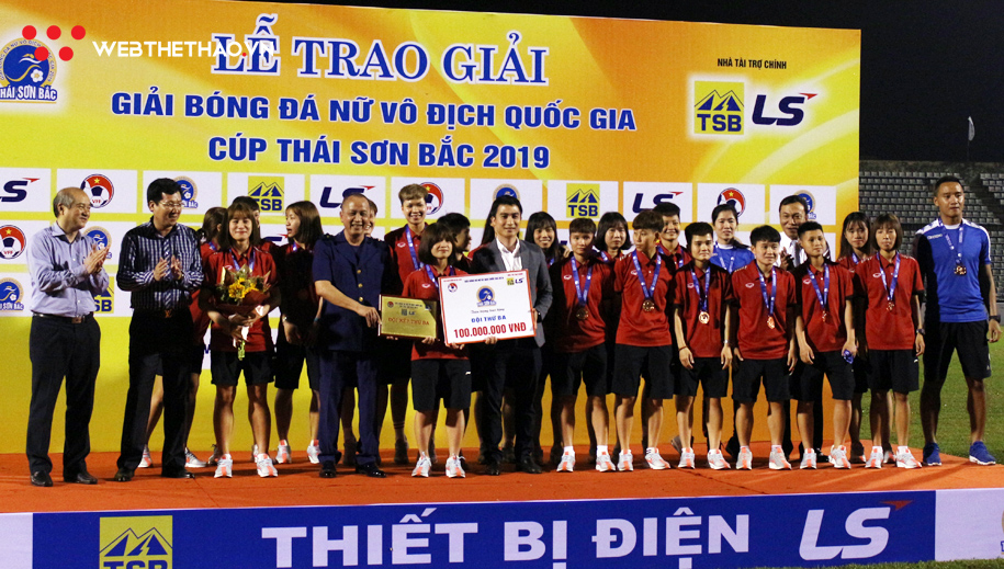 Tuyển thủ Nguyễn Thị Vạn mơ thành công trong năm tuổi, mong nửa kia đẹp trai như Quang Hải