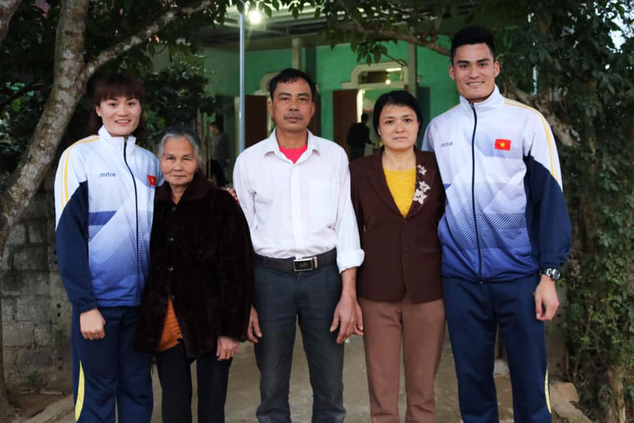 Sao điền kinh “tạm đóng chế độ tập luyện” đón Tết Canh Tý 2020 với gia đình