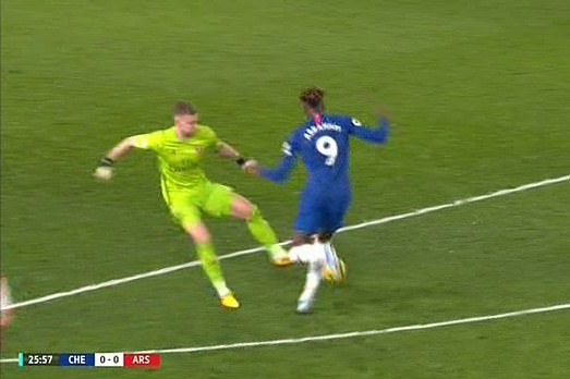 Cặp trung vệ Arsenal bị chế giễu không thương tiếc sau sai lầm trước Chelsea Cặp trung vệ Arsenal bị chế giễu không thương tiếc sau sai lầm trước Chelsea