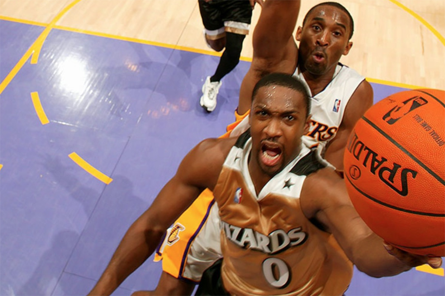 Mang giày thời trang Dolce & Gabana đấu bóng rổ: Chuyện lạ có thật tại NBA?
