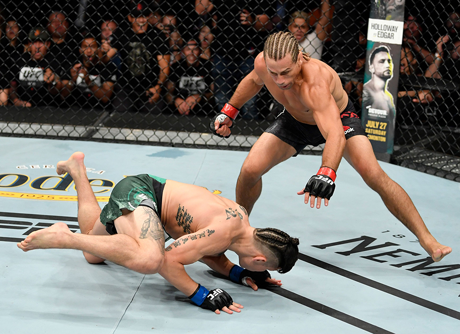 Urijah Faber tái kí hợp đồng với UFC, muốn đấu TJ Dillashaw ngày trở lại