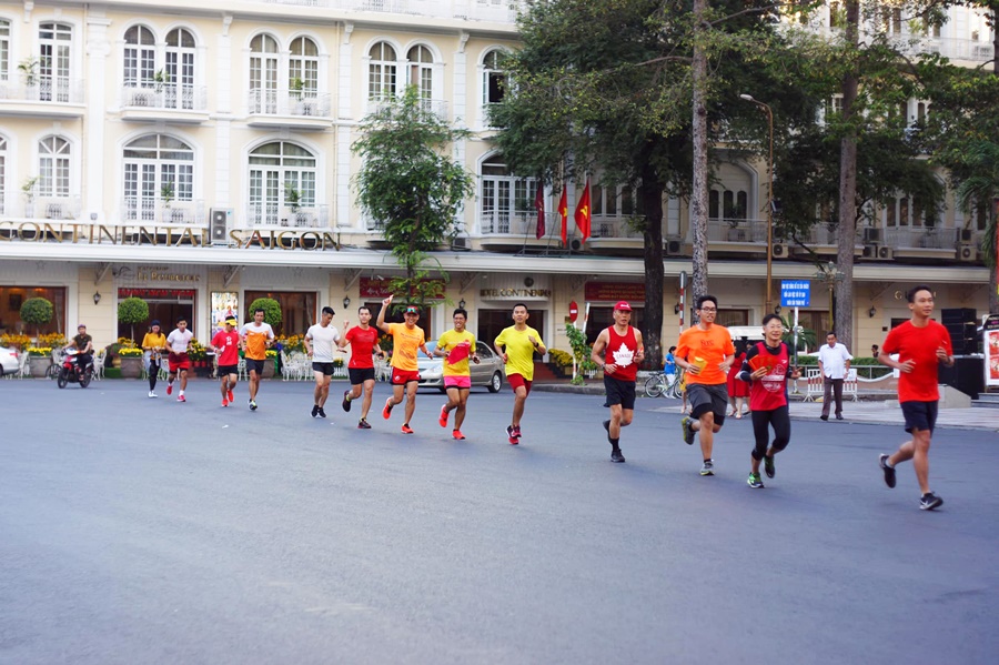 Tết Canh Tý 2020 ấm áp, ý nghĩa của các chân chạy phong trào phương Nam