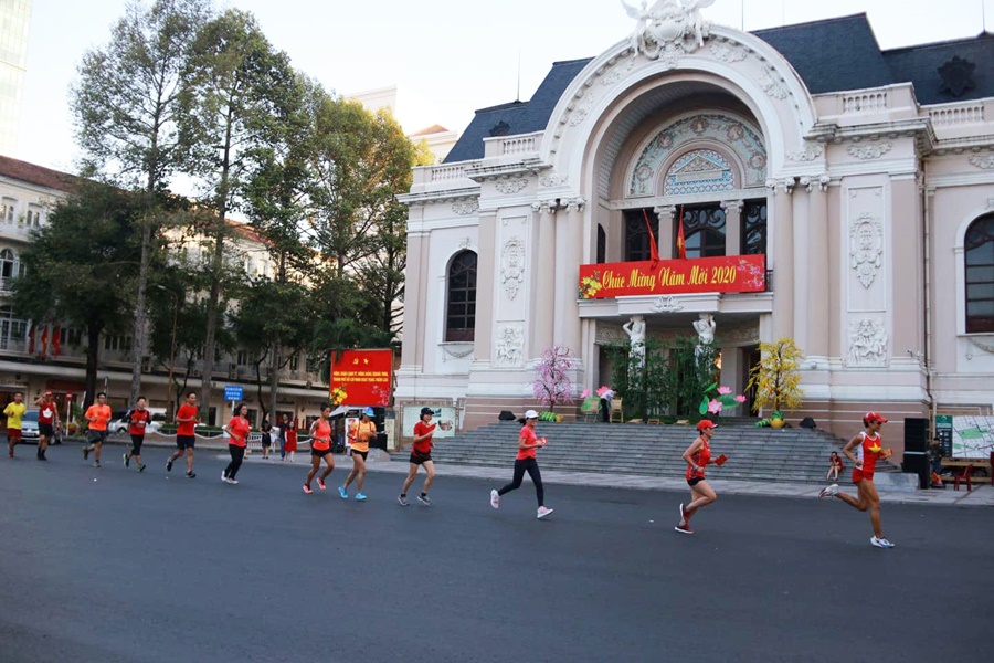 Tết Canh Tý 2020 ấm áp, ý nghĩa của các chân chạy phong trào phương Nam