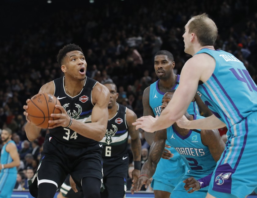 Kết quả NBA ngày 25/1: Milwaukee Bucks vững ngôi đầu tại Paris