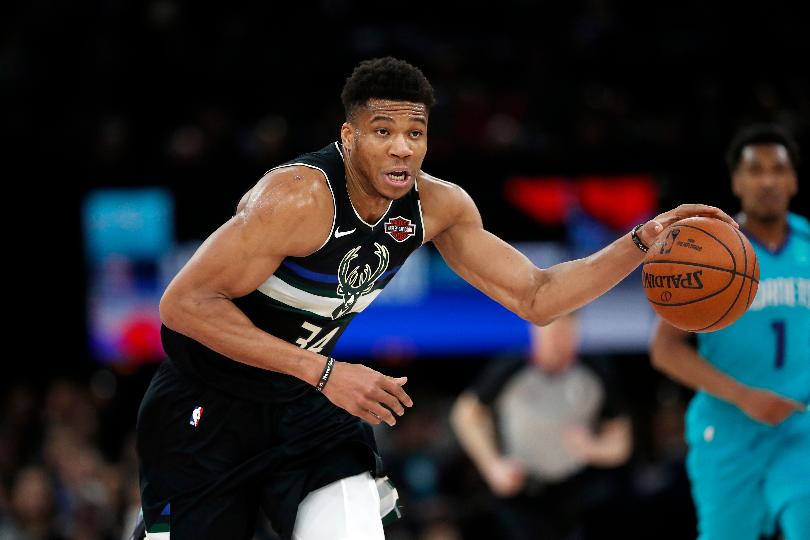 Milwaukee Bucks cán mốc 40 chiến thắng trong trận đấu NBA đầu tiên tại Paris