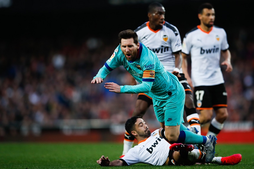 Messi san bằng kỷ lục tệ nhất về dứt điểm với Barca khi thua Valencia
