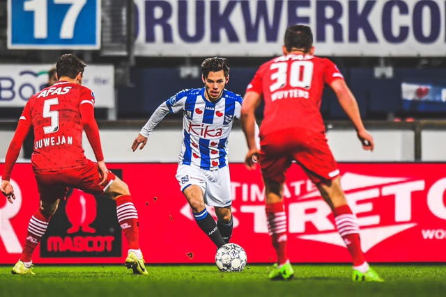 Đoàn Văn Hậu lại dự bị, Heerenveen nếm trái đắng