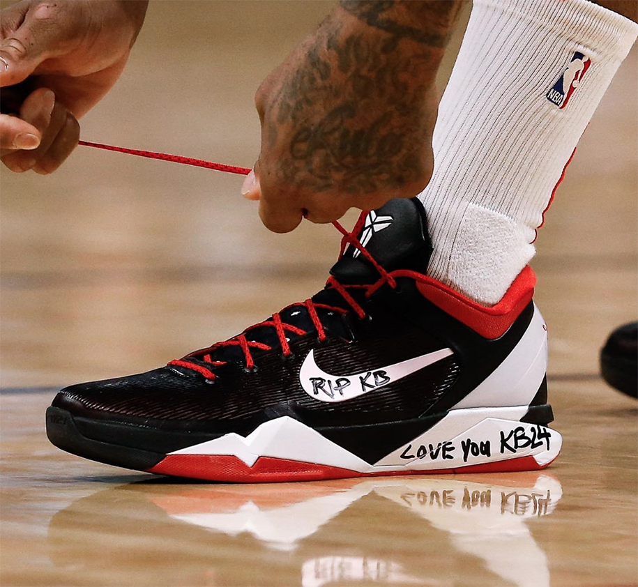 Dàn cầu thủ NBA diện giày tưởng nhớ Kobe Bryant Dàn cầu thủ NBA diện giày tưởng nhớ Kobe Bryant