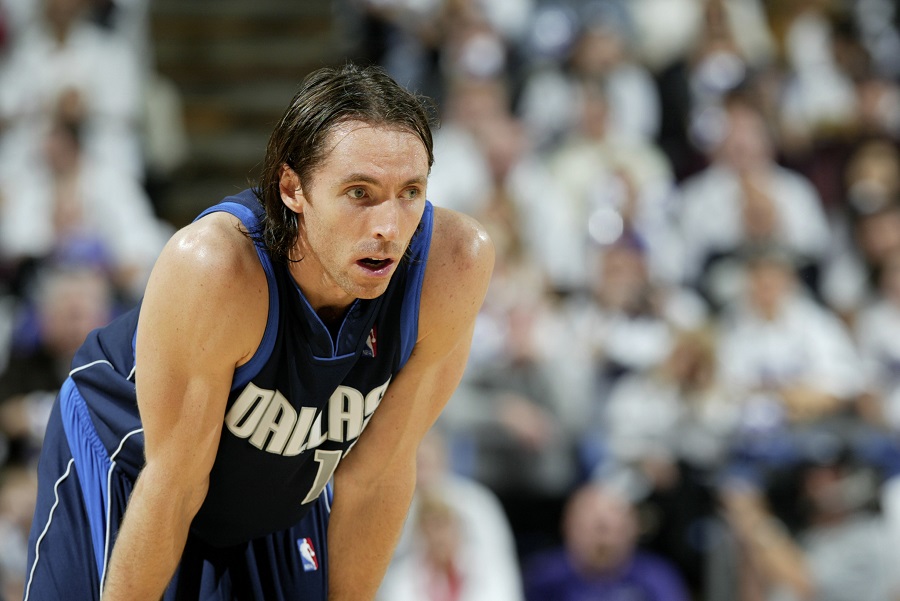 Dirk Nowitzki: cầu thủ nước ngoài đầu tiên ghi điểm nhiều nhất tại NBA